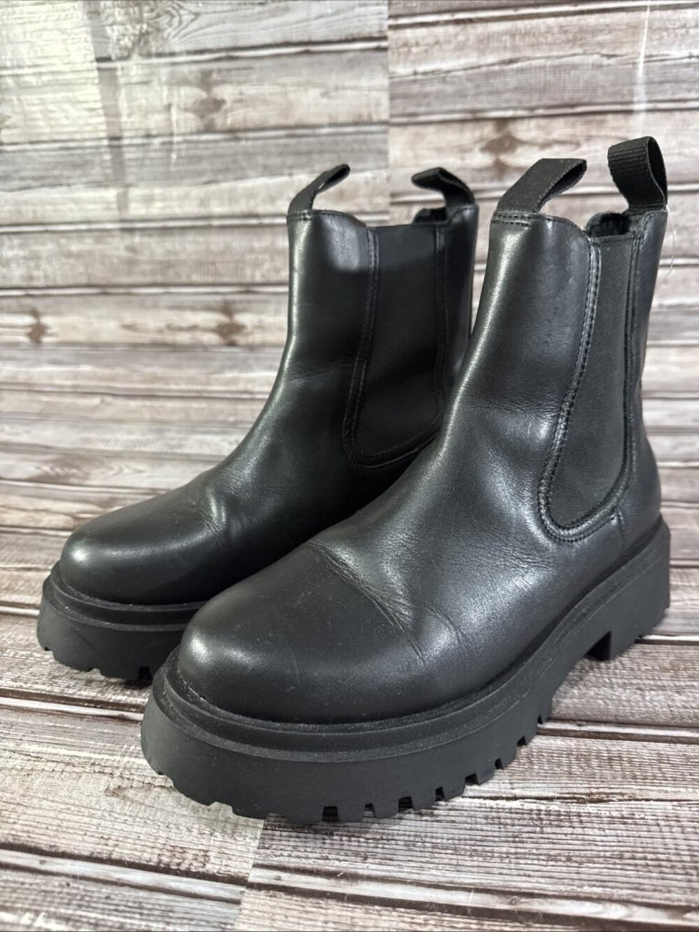 Thursday Boot Legend Chelsea Boots Size 7 EUC Leather Elastic Pull Color Black